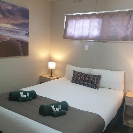 Smerdon Lodge Motel Хоршам Экстерьер фото