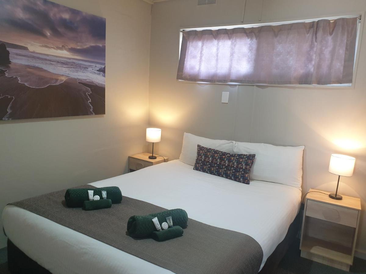 Smerdon Lodge Motel Хоршам Экстерьер фото