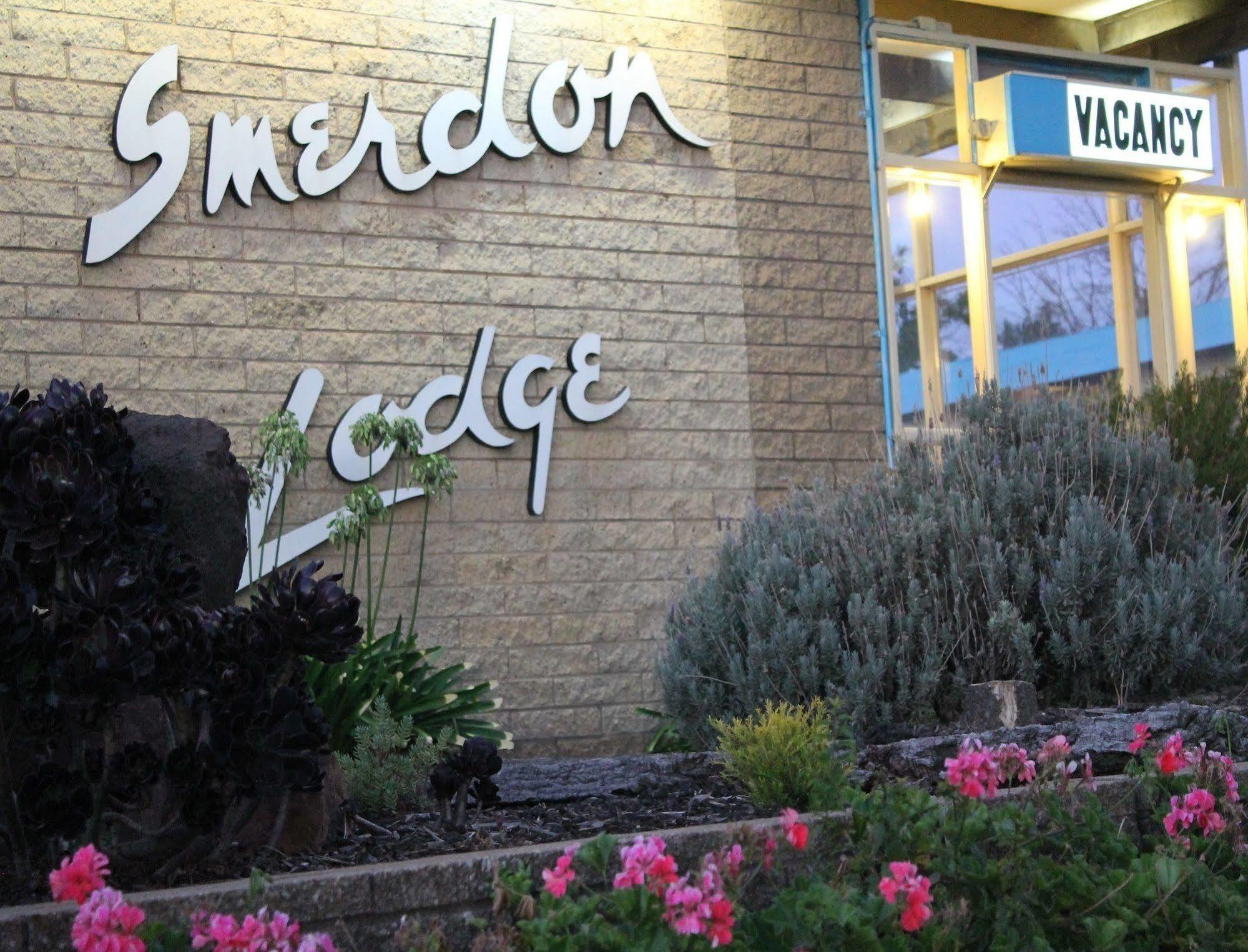 Smerdon Lodge Motel Хоршам Экстерьер фото