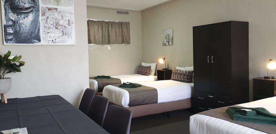Smerdon Lodge Motel Хоршам Экстерьер фото