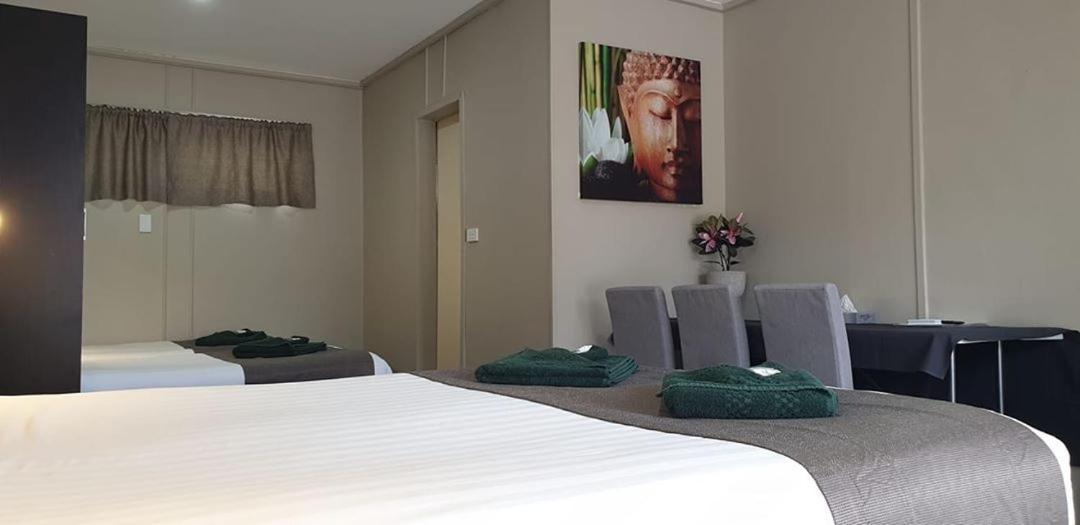 Smerdon Lodge Motel Хоршам Экстерьер фото
