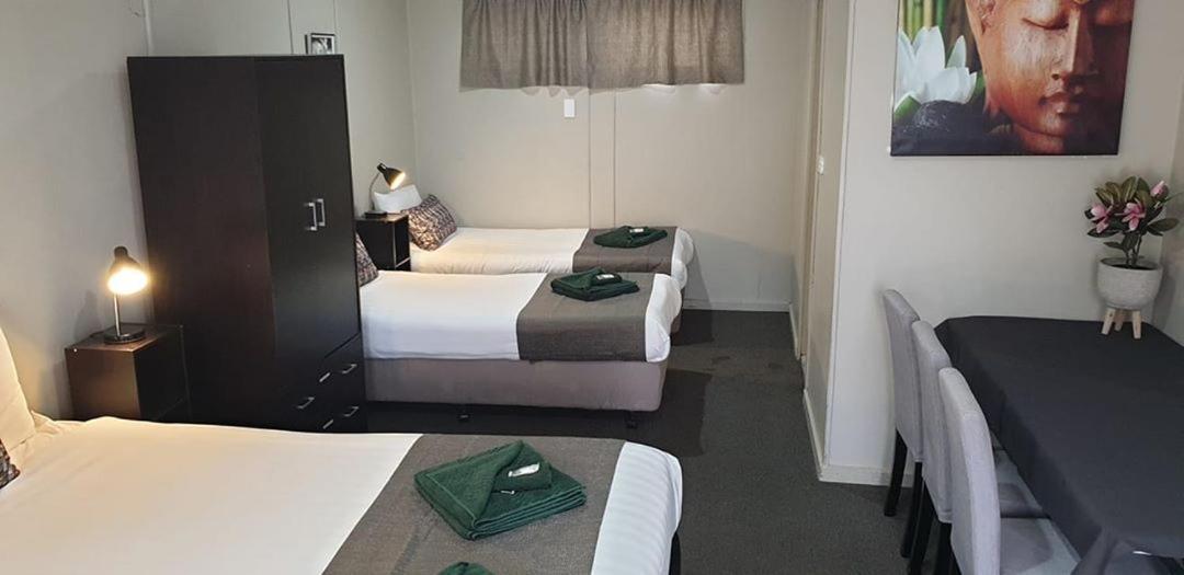 Smerdon Lodge Motel Хоршам Экстерьер фото