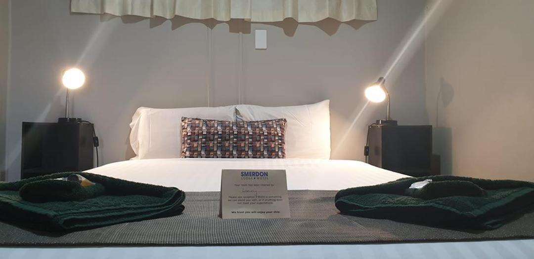 Smerdon Lodge Motel Хоршам Экстерьер фото