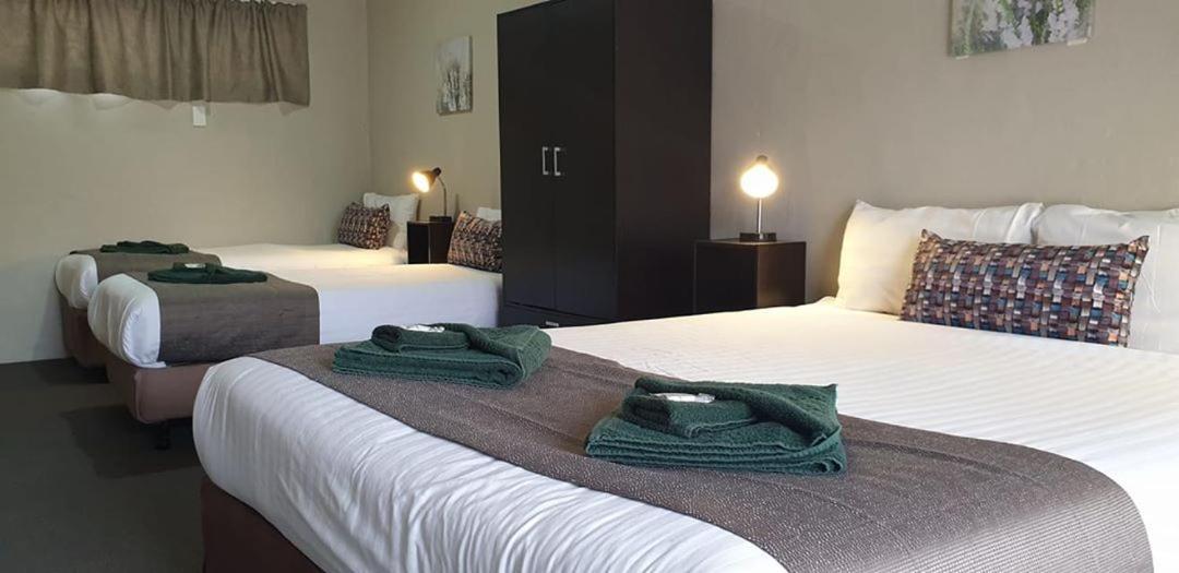 Smerdon Lodge Motel Хоршам Экстерьер фото